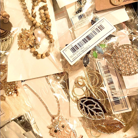 🌾MYSTERY SURPRISE 18 FOR $68 JEWELRY BUNDLE - Picture 9 of 16